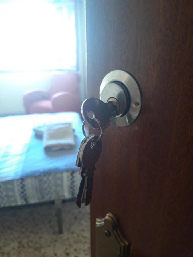 Central Accommodation Alicante Bagian luar foto